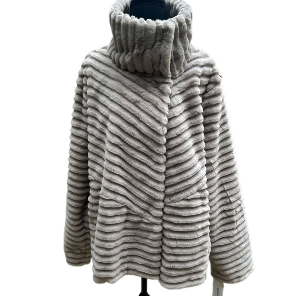 NWT/BERNARDO Chevron Quilted Faux Fur Jacket/SIZE: XXL - Picture 3 of 14